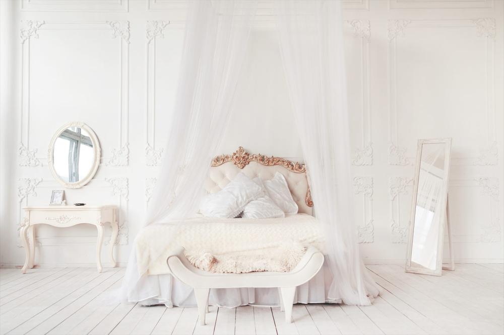minimal tasarıma uygun olarak düzenlenmiş bir yatak odası