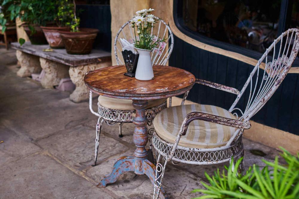 antique garden furniture in shabby chic style